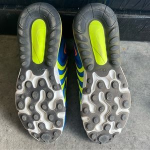 Nike athletic trainer